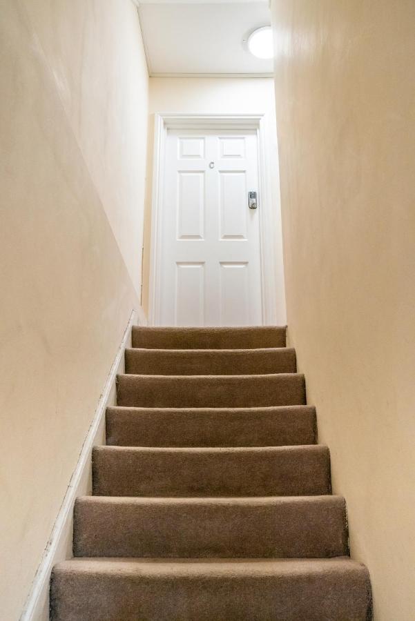 One Bedroom Flat In Bush Hill Park エンフィールド エクステリア 写真